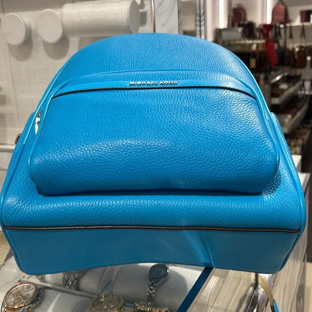 Michael Kors Bex Medium Pebbled Leather Backpack
COLOR SANTORINI BLUE
NWT - Picture 15 of 16